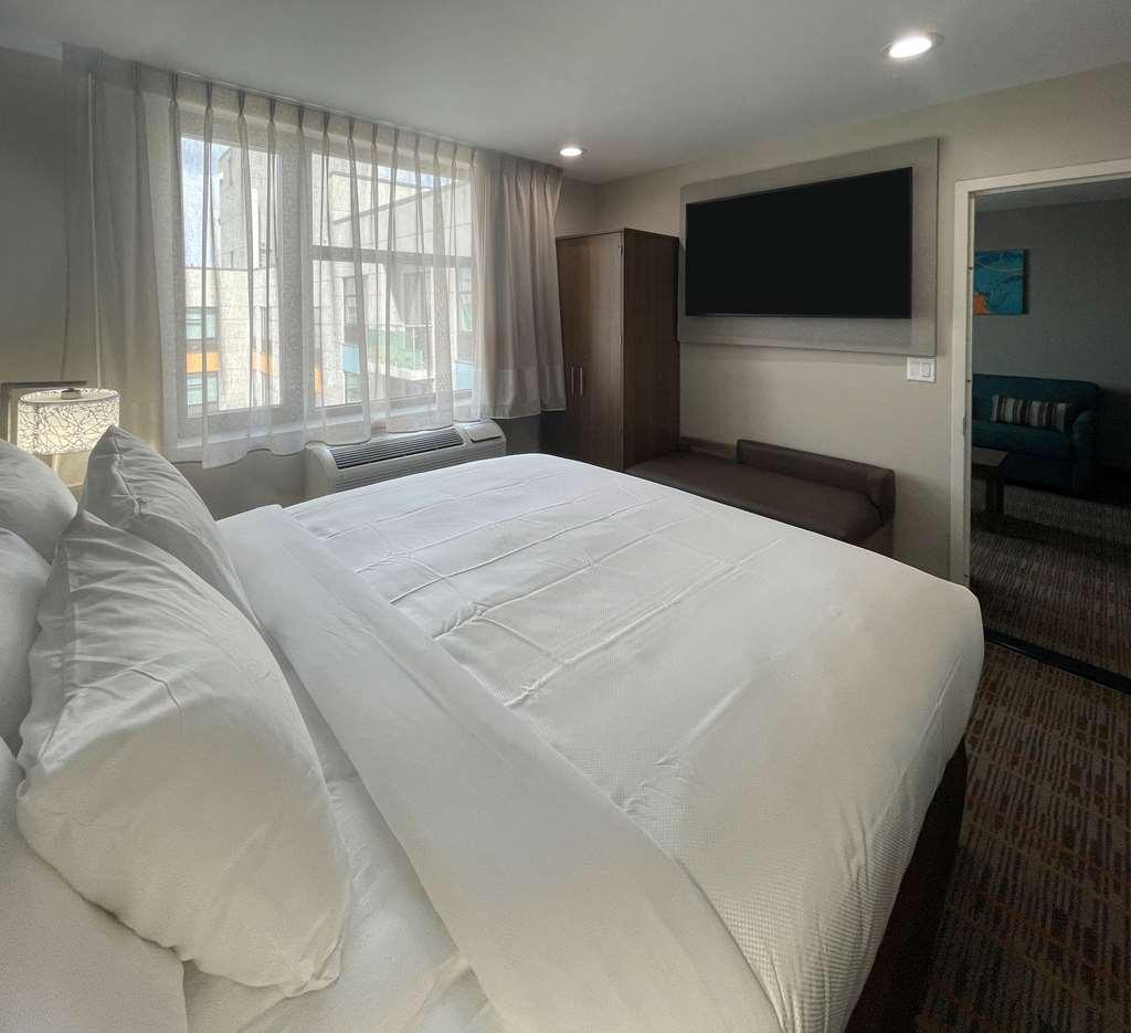 Mainstay Suites New York Room photo